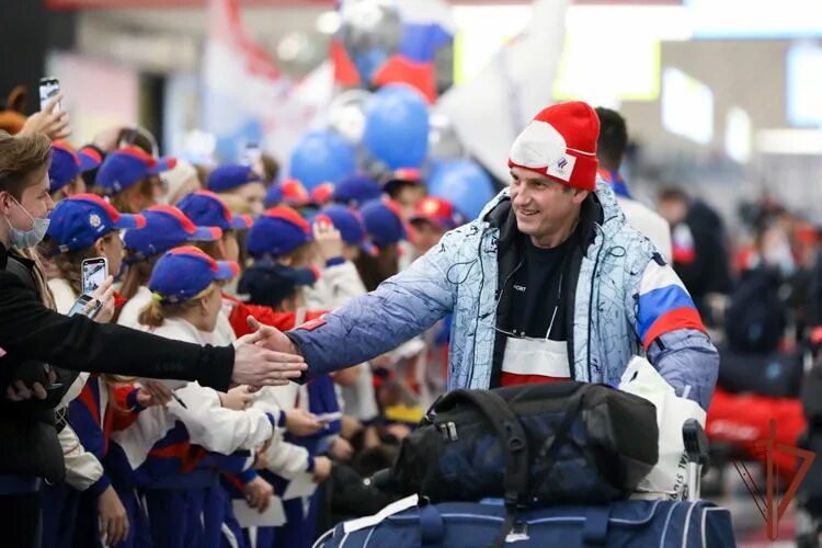 Показать медали наших олимпийцев 2022. Встреча щербаковой в аэропорту после олимпиады. Что говорили олимпийцы по возвращении из пекина. Экипировка сборной россии на олимпиаду 2022. Что говорили олимпийцы по возвращении из пекина.