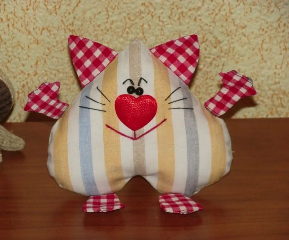 Мягкая игрушка из ткани. Тканевые игрушки. Сшить мягкую игрушку. Текстильные игрушки. Сшить игрушку.