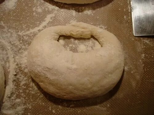 Квачик квачик дай калачик. Калач хлебобулочное изделие. Калач хлебобулочное изделие. Молдавский калач. Калач 4 4.