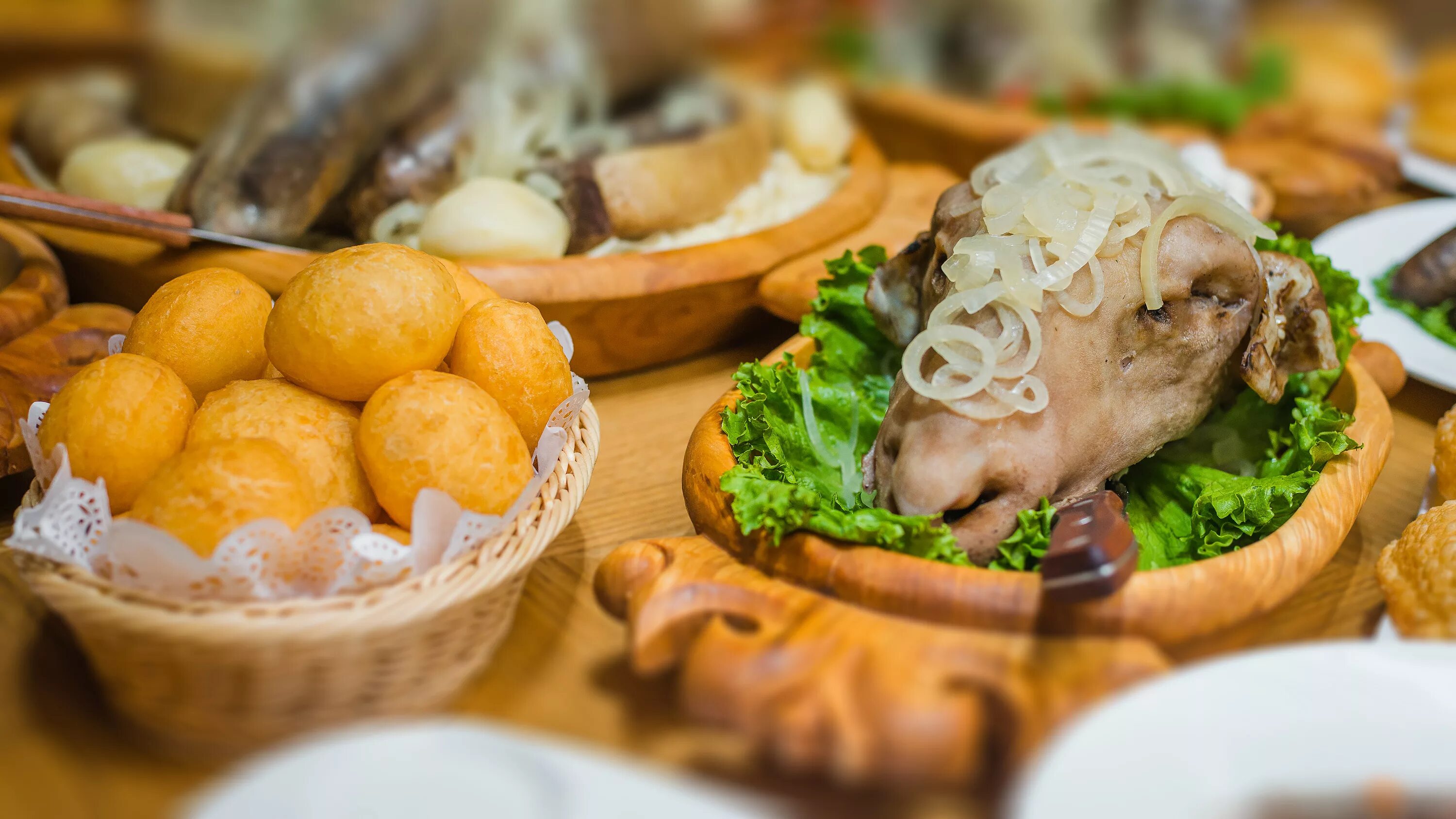 Национальное блюдо казахов. Казахская Национальная кухня. Традиционные казахские блюда. Кыргызские национальные блюда.