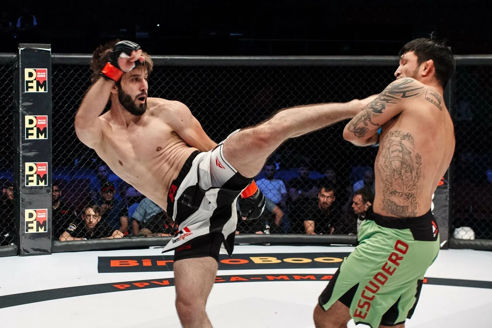 Промоушен мма на голых кулаках. Мамиев боец. Шоухал чурчаев. Шавхал чучаев. Шовхал чучаев.