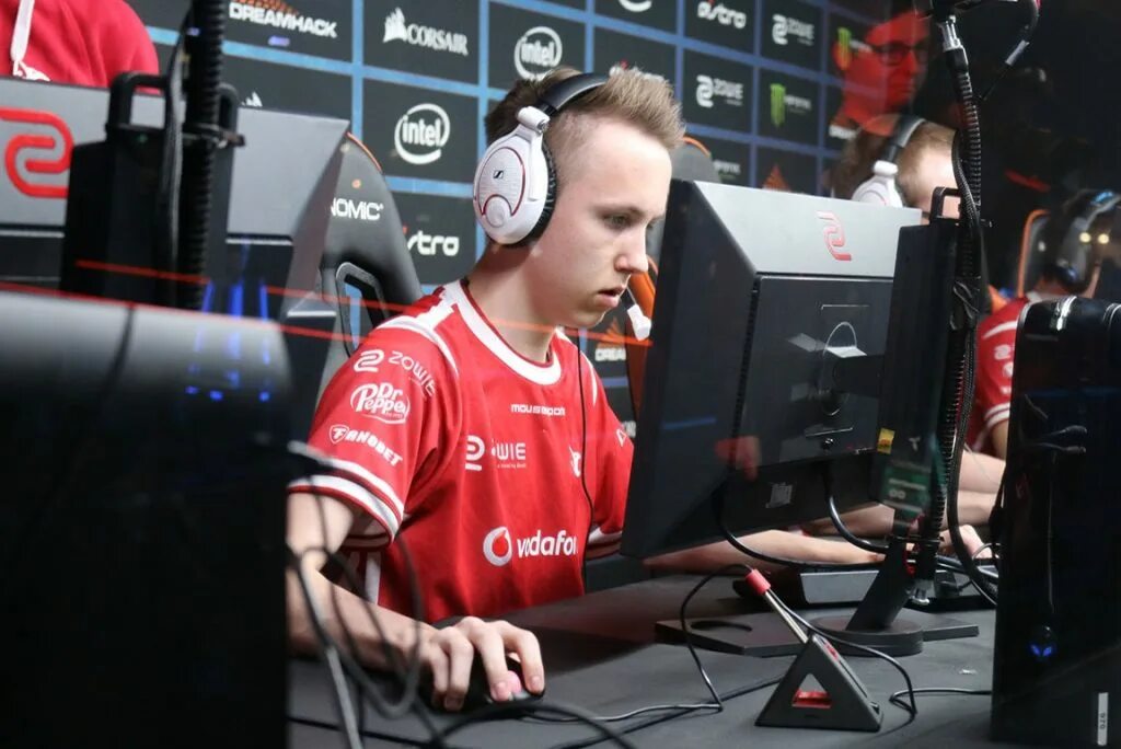 Ropz cs go. Робин ропз. robin ropz kool. ропз кс го. игрок mouz cs go.
