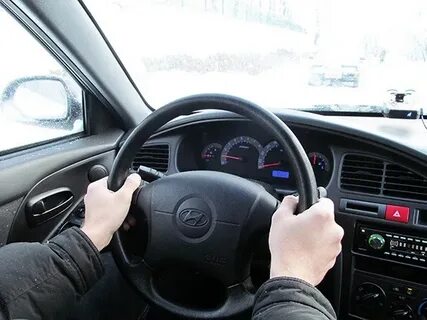 Руки на руле правильно