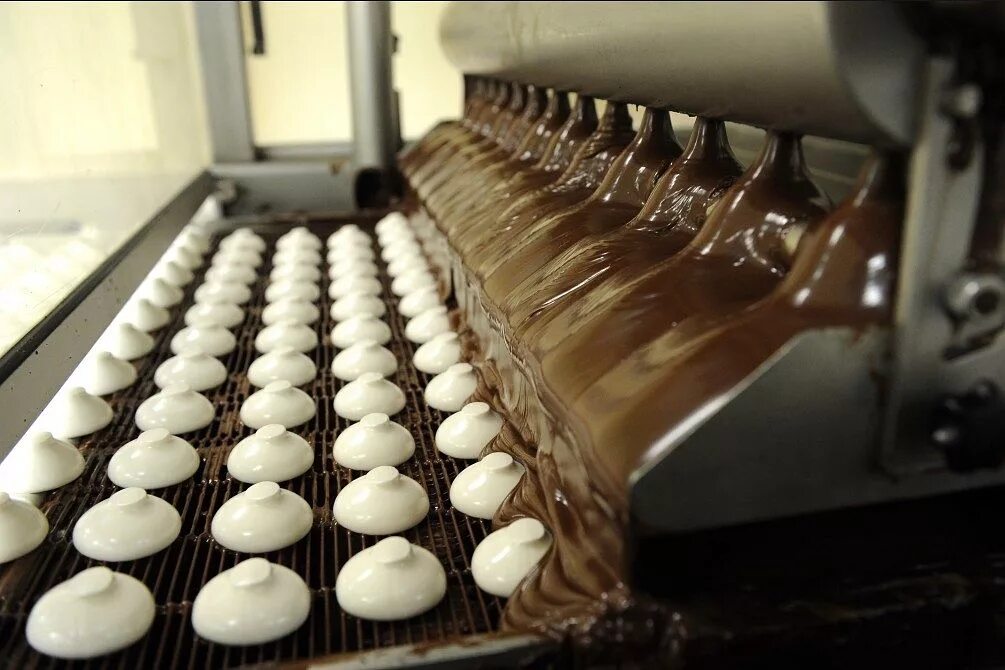 Такф кондитерская фабрика конфеты. Акционерное общество леденец изготавливает конфеты и выпечку. Оборудование затяжное печенье. Конфетная фабрика. Акционерное общество леденец изготавливает конфеты и выпечку.