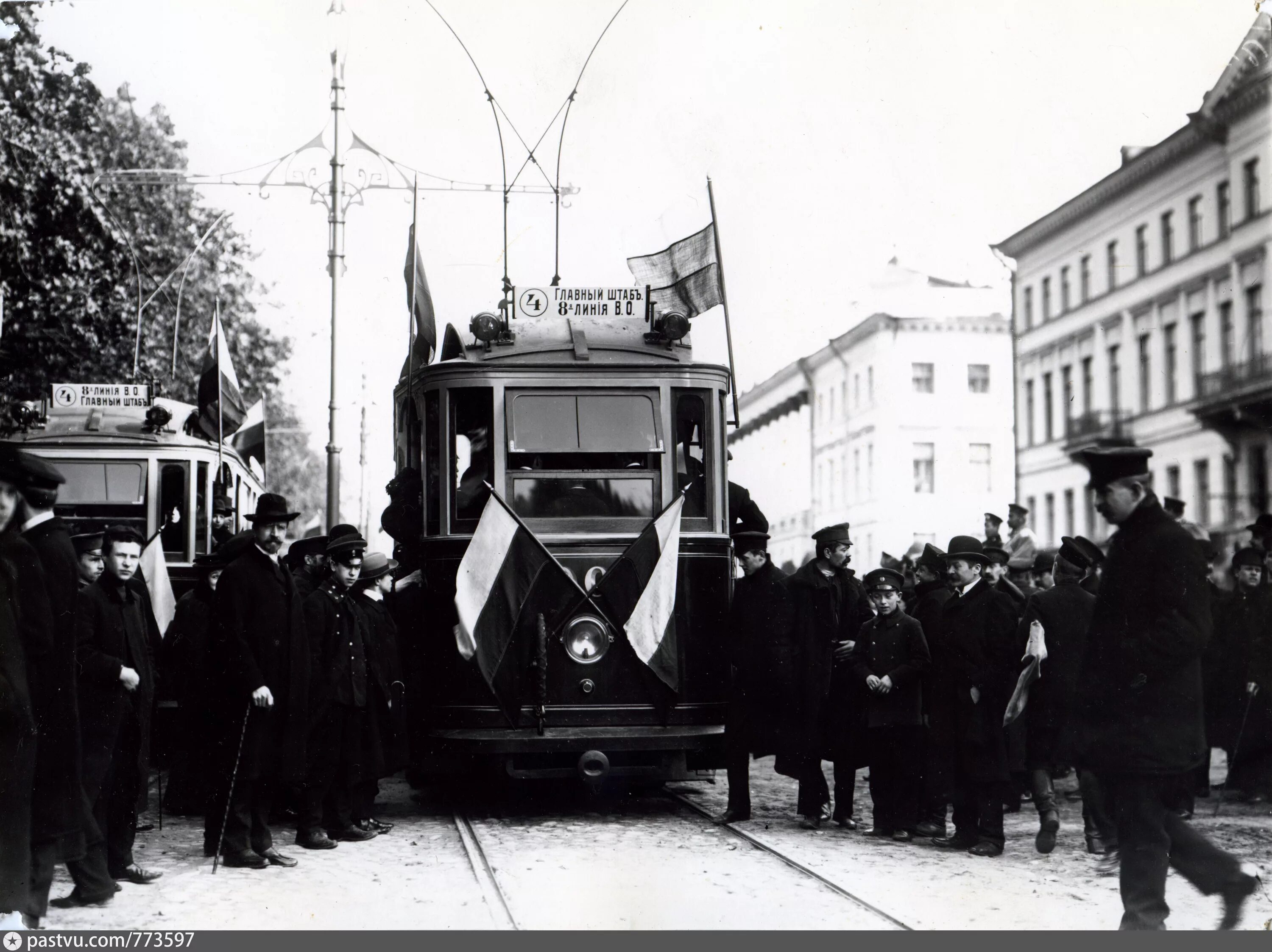 29 Сентября 1907 открытие трамвайного движения в Петербурге. Первый трамвай СПБ 1907. 1907 Первая Трамвайная линия Петербург. 29 Сентября 1907 года в Петербурге началось движение трамваев.