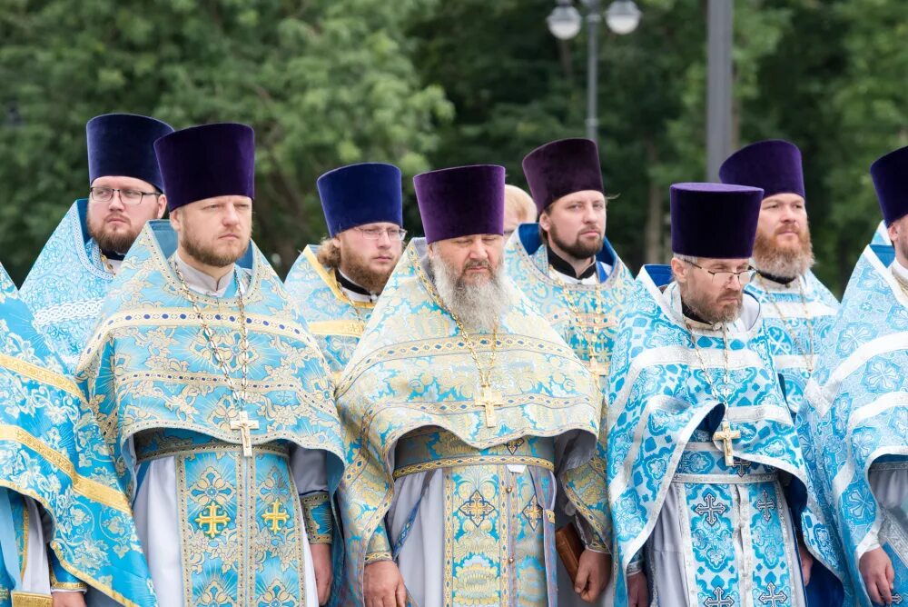 Святыни благовещенского собора воронежа. Ковчег спиридона тримифунтского. Мощи алексия митрополита московского. Афанасий лубенский сидящий мощи. Мощи в кафедральном соборе.