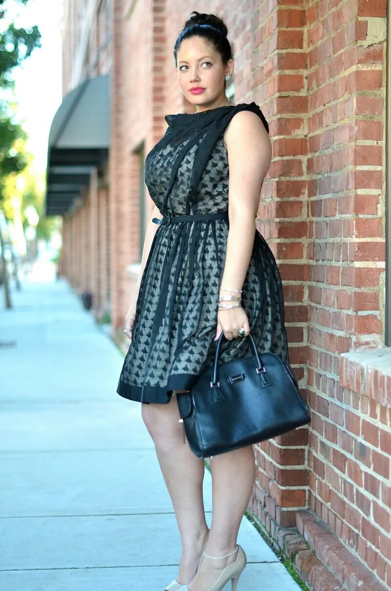 тара линн модель плюс сайз в бикини. танеша авашти 2018. Sarah rae 2018. пухлые девушки в колготках. девушка сайз плюс на улице.