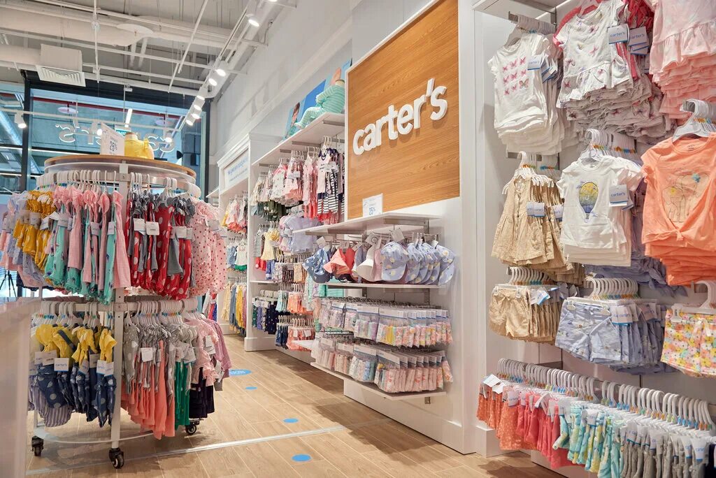 Магазин детской одежды в америке. Магазины детской одежды американских брендов. Carters комплект серый. Carter’s oshkosh b’gosh авиапарк. Американские детские магазины.