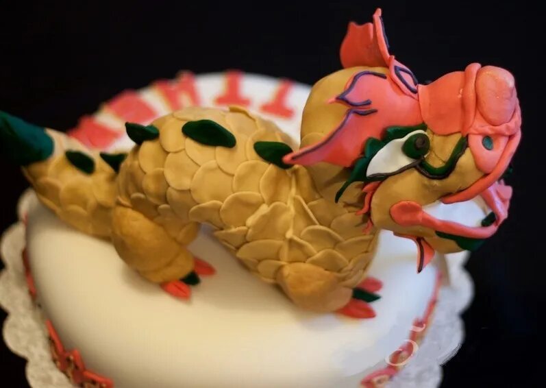 Блюда на год дракона 2024. Салат в виде дракона. Бутерброд дракончик. Дракончики закуска. Торт со змеями и драконами.