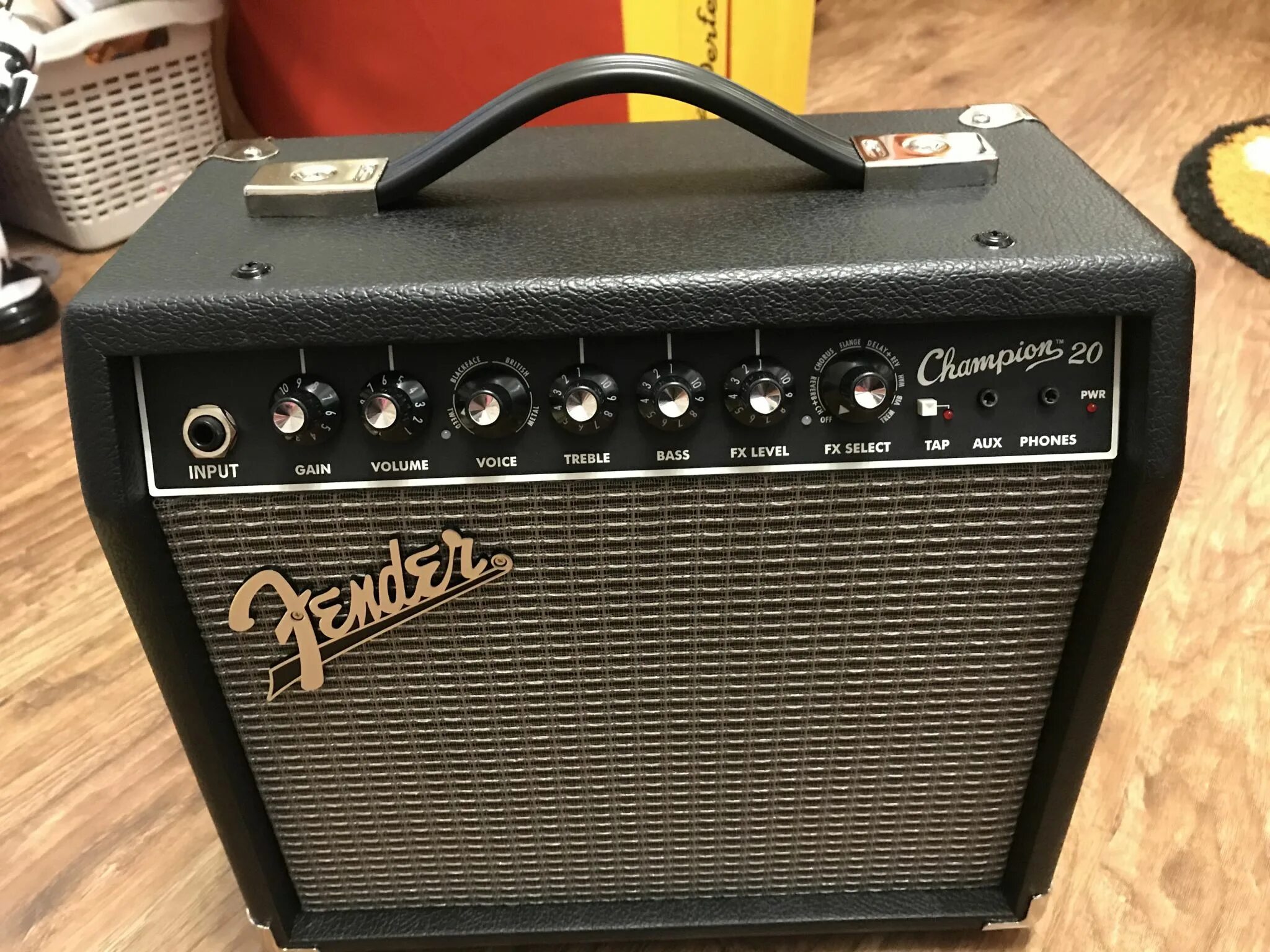 Fender champion 40. Fender champion 40. Комбик для электрогитары fender. Комбоусилитель fender champion 300. Комбоусилитель fender.