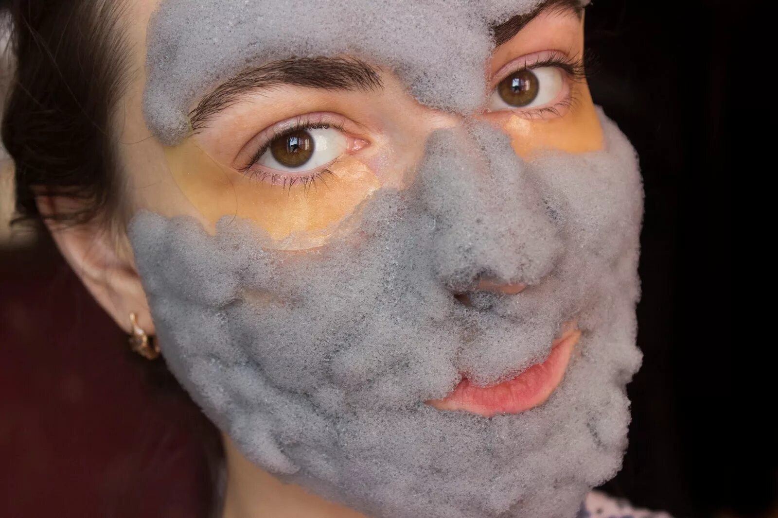 Masking foam. Пенящаяся маска для лица. Пенистая маска. Пузырьковая маска. ПУЗЫРЯЩАЯСЯ маска.