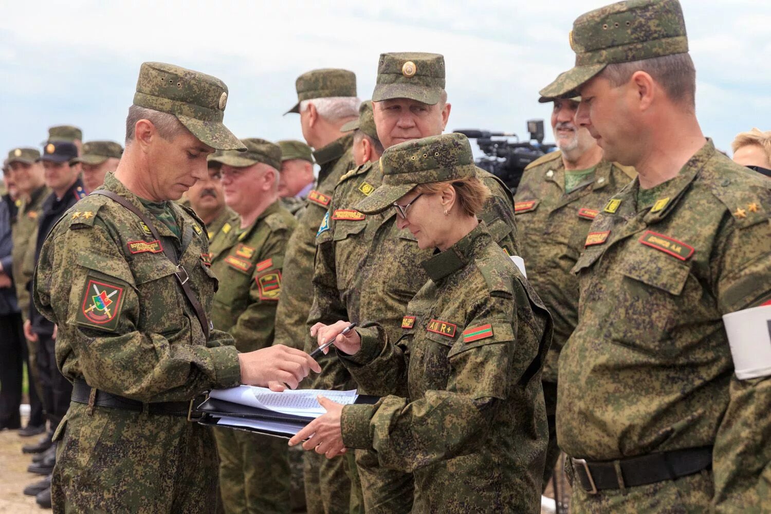 Сколько военных в приднестровье. Командно-штабная тренировка. Форма армии ПМР. Военная форма Приднестровье. Военная форма в армии.