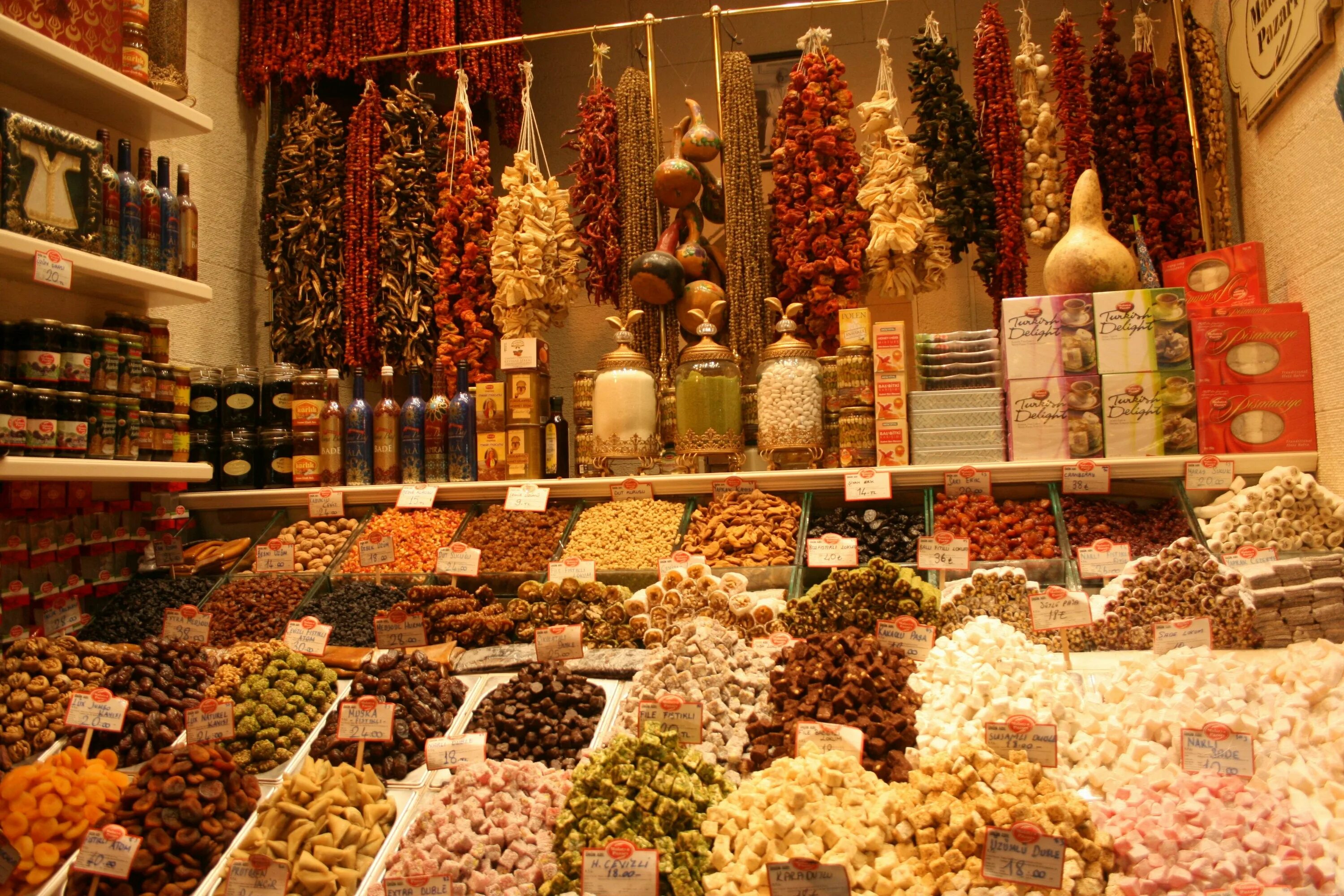 Турецкие сладости в Стамбуле. Восточные сладости Стамбул Гранд базар. Турецкие сладости на рынке. Турецкий рынок специй. Сладости в стамбуле