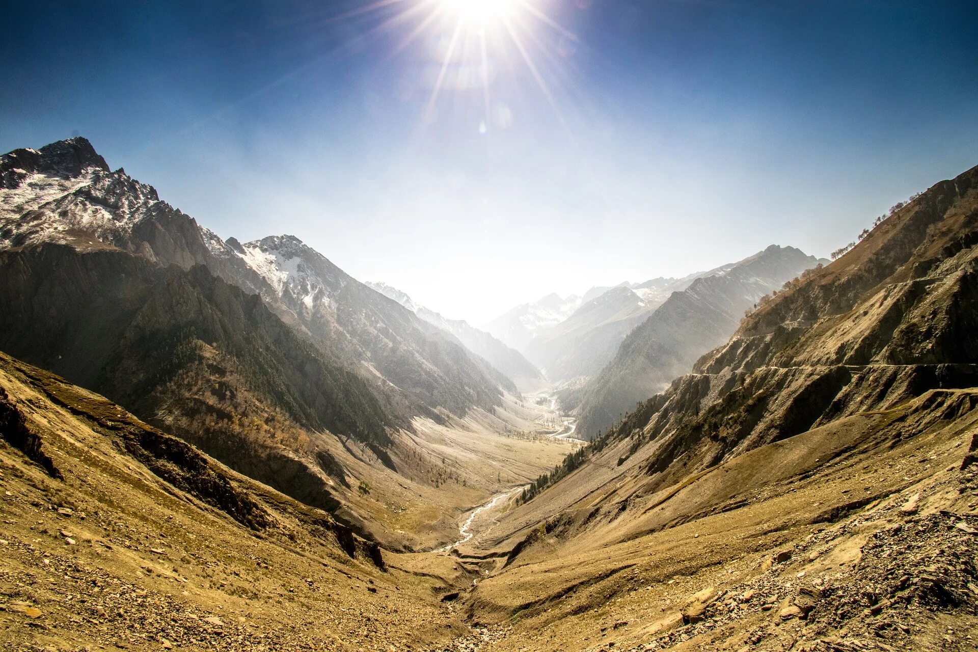 Песенка фронтового шофёра текст. Река в сибири катунь. Чулышманская долина. Мы строим мосты мы надежные люди. Слова песни путь дорожка фронтовая текст.