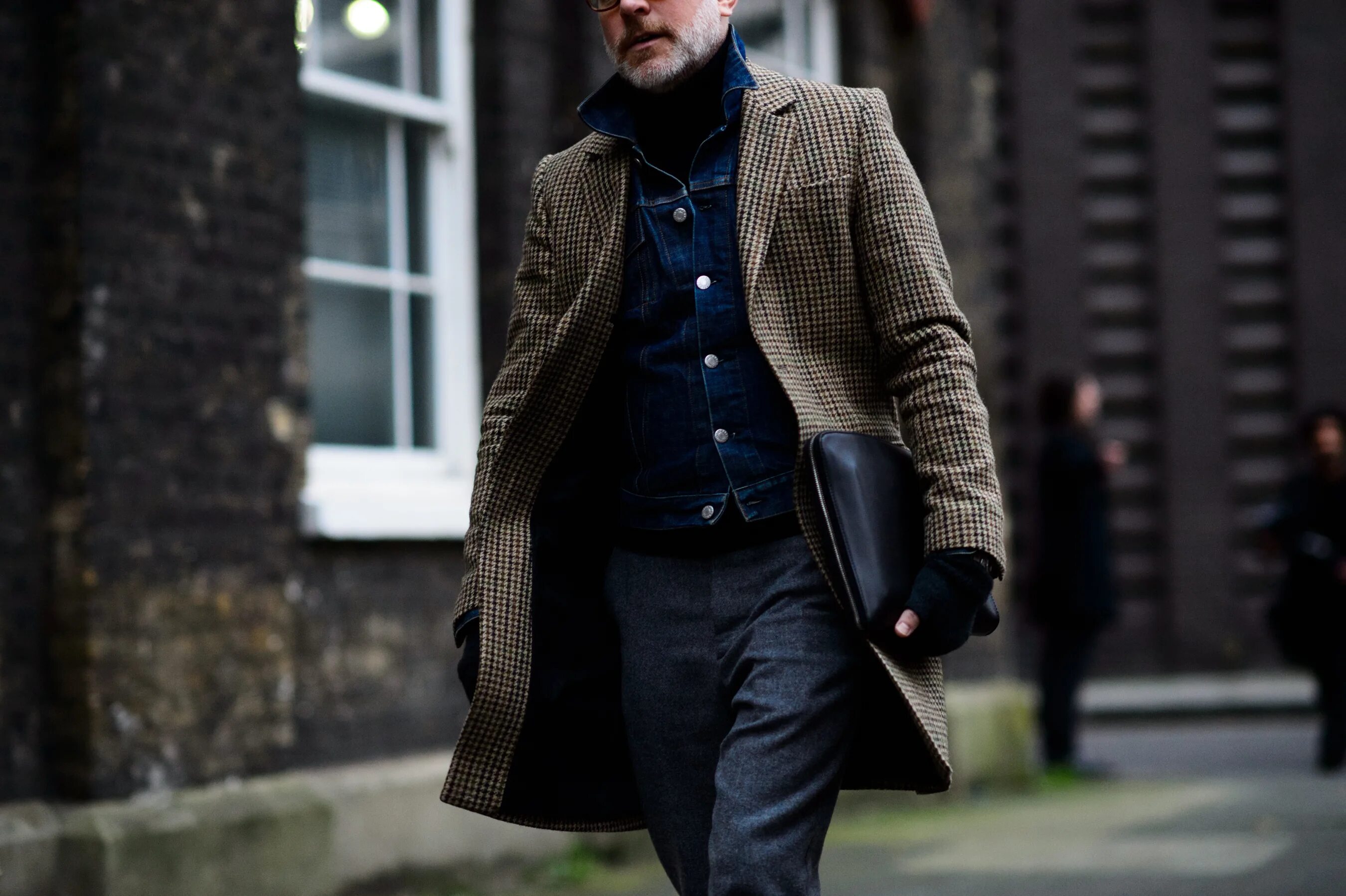 Пальто мужское. Брутальное пальто. Парень в пальто. Стильный мужчина в пальто. Головной убор под пальто мужское.