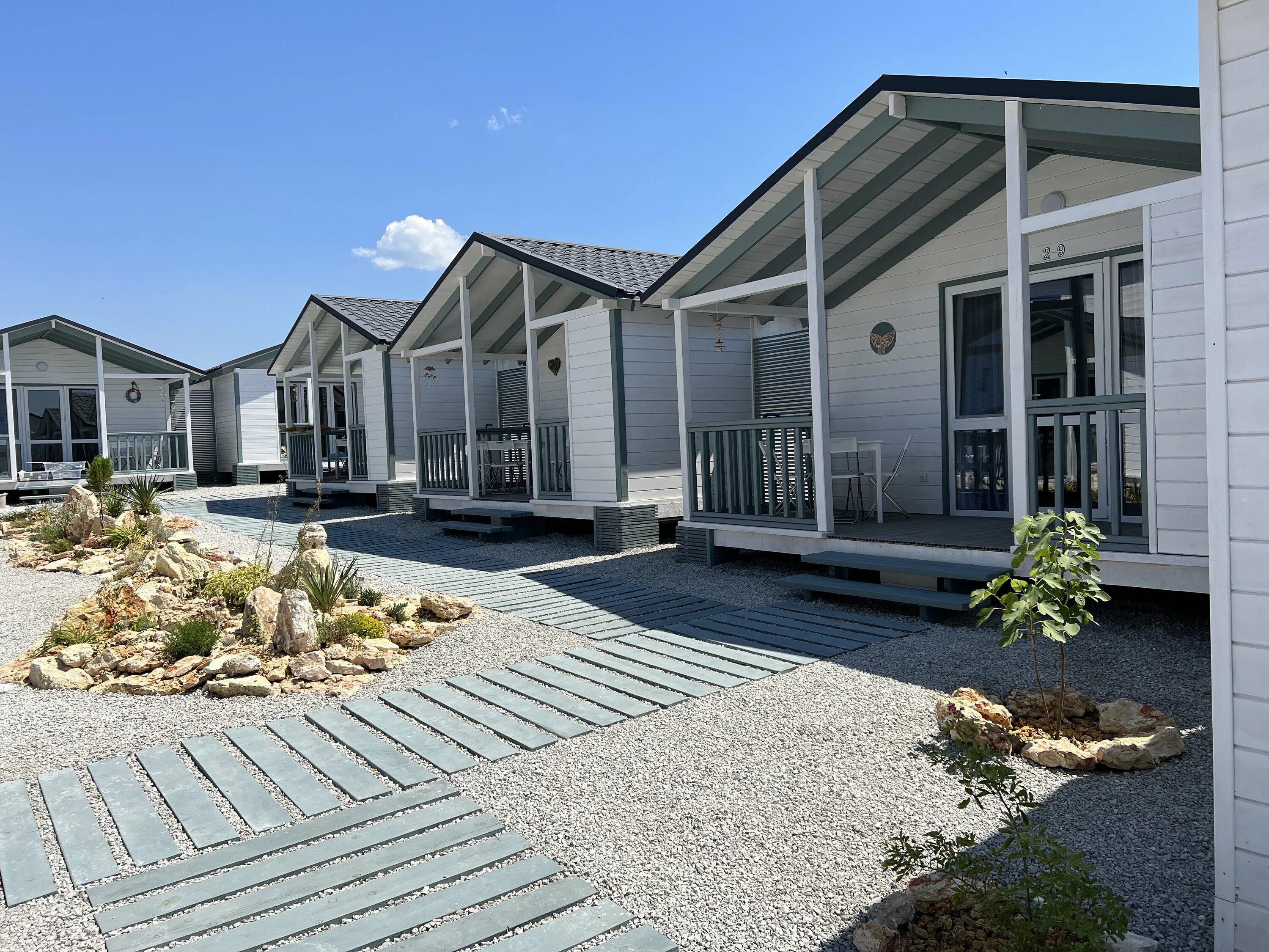 беседка с мангальной зоной. оленёвка крым пляж майами. белый берег ул. зона отдыха терраса отдельная. оленёвка крым пляж майами.