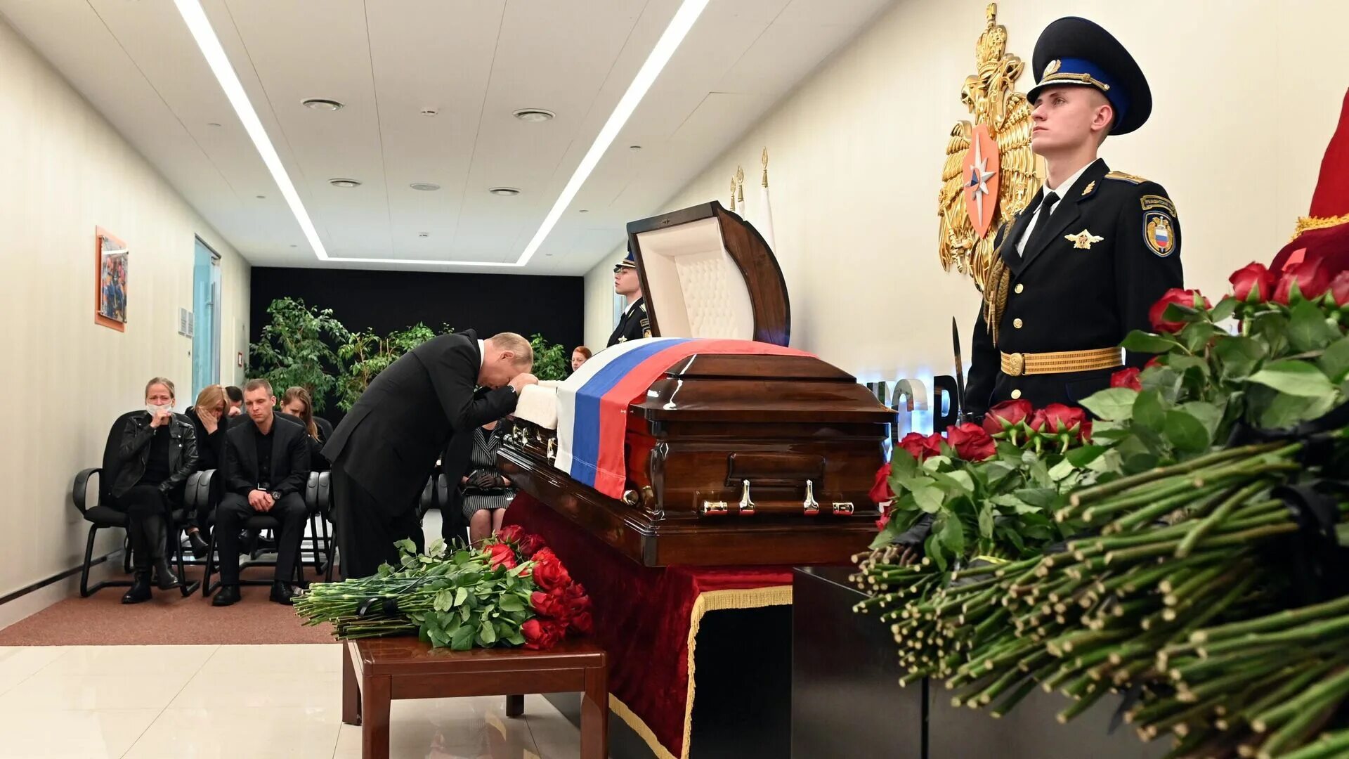 Прощание с руководителем. Церемония прощания с владимиром маркиным. Церемония прощания с евгением зиничевым. Похороны министра мчс россии. Церемония прощания с евгением зиничевым.