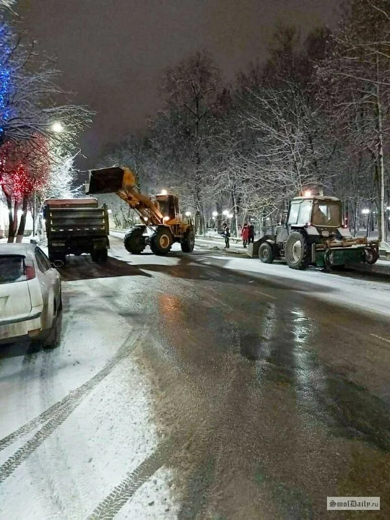 Снегопад в смоленске сильный. Снегопад в смоленске сильный. Погода смоленск снегопад. Ливан снег. Снег в смоленске.