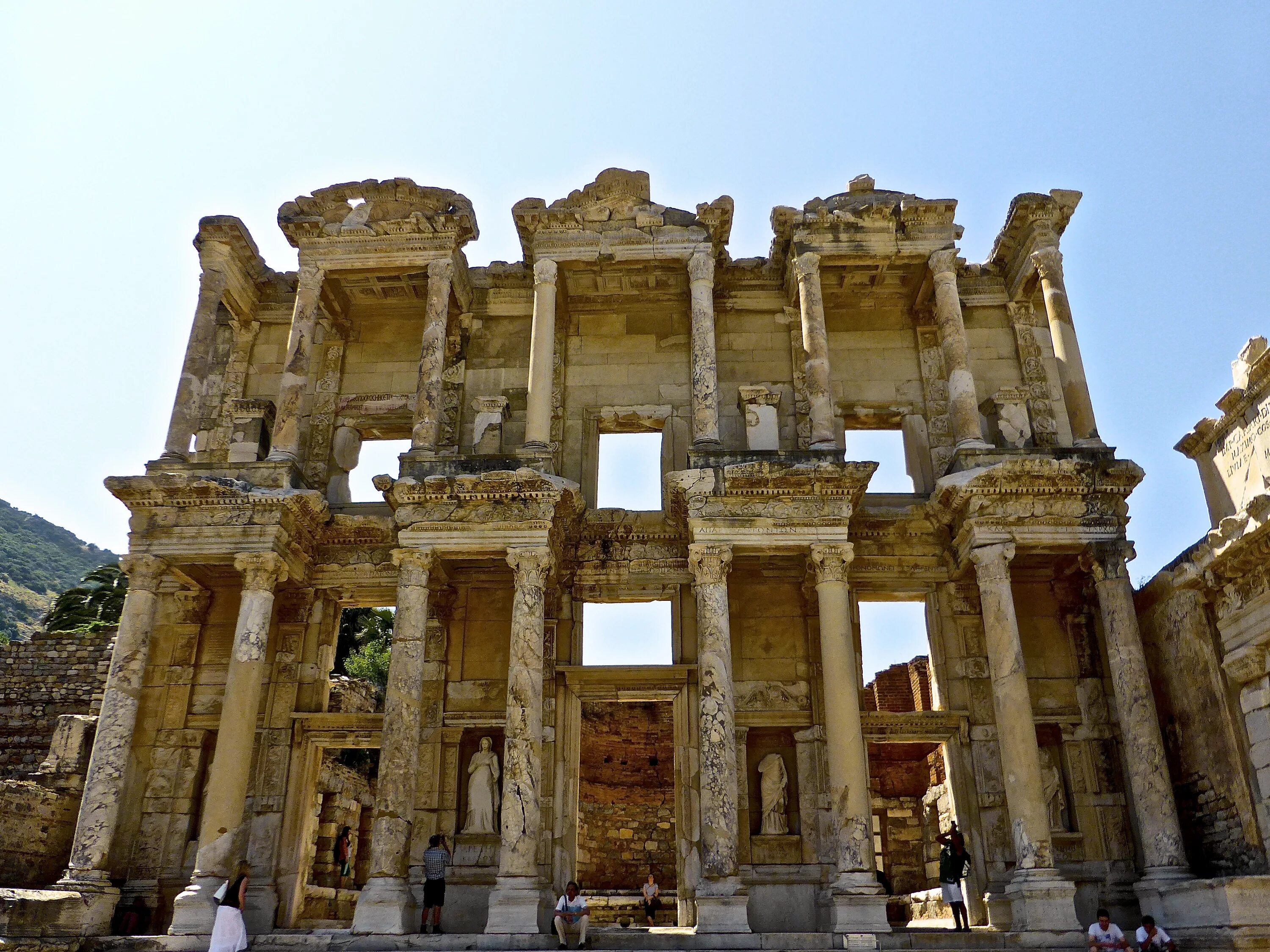 Roman temple. Храм Святого Петра Греция Афины. Храм древнегреческий в Турции. Древний Рим храм. Руины Римского храма.