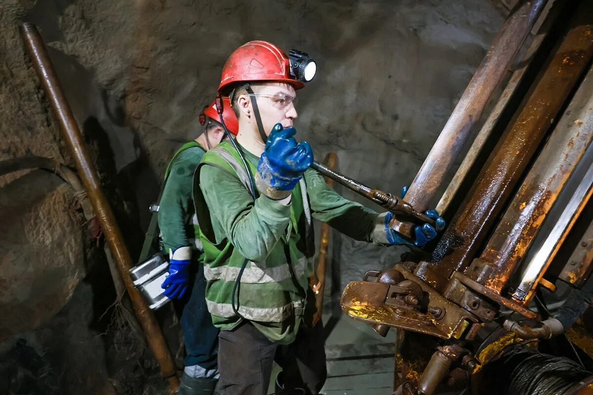 Рудник валунистый чукотка. Норильский никель шахты. Вакансия рудник. Шахта южная березовский. Вакансия рудник.