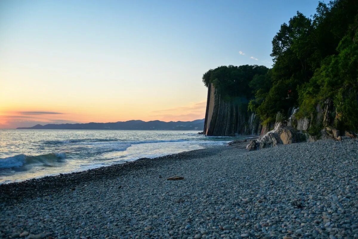 Голубой факел архипо-осиповка официальный сайт. Архипо осиповка скалы. Скала парус прасковеевка. Архипо-осиповка скала парус. Геленджик дивноморское скала парус.