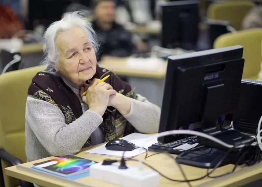 работа в москве для женщин. фасовщица упаковщица. девушка на работе. работа в петербурге для женщин. найти работу для женщины.