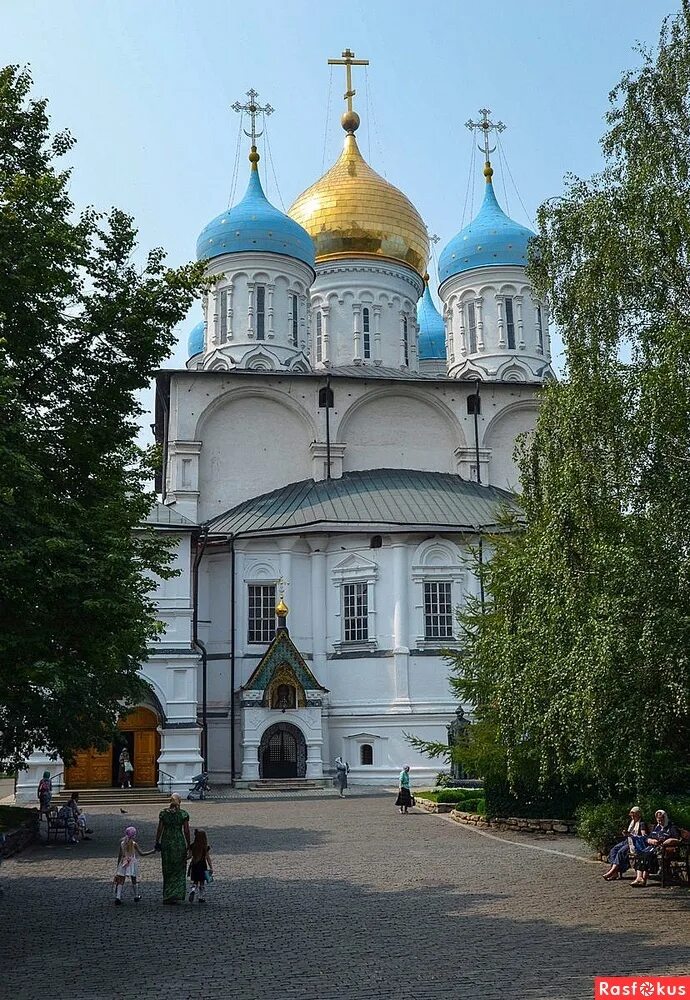 Храм преображения господня волгоград. Преображения господня монастыри. Церковь оптина пустынь калужская область. Спасо-преображенский собор новоспасского монастыря в москве. Белёвский спасо-преображенский монастырь белёв.