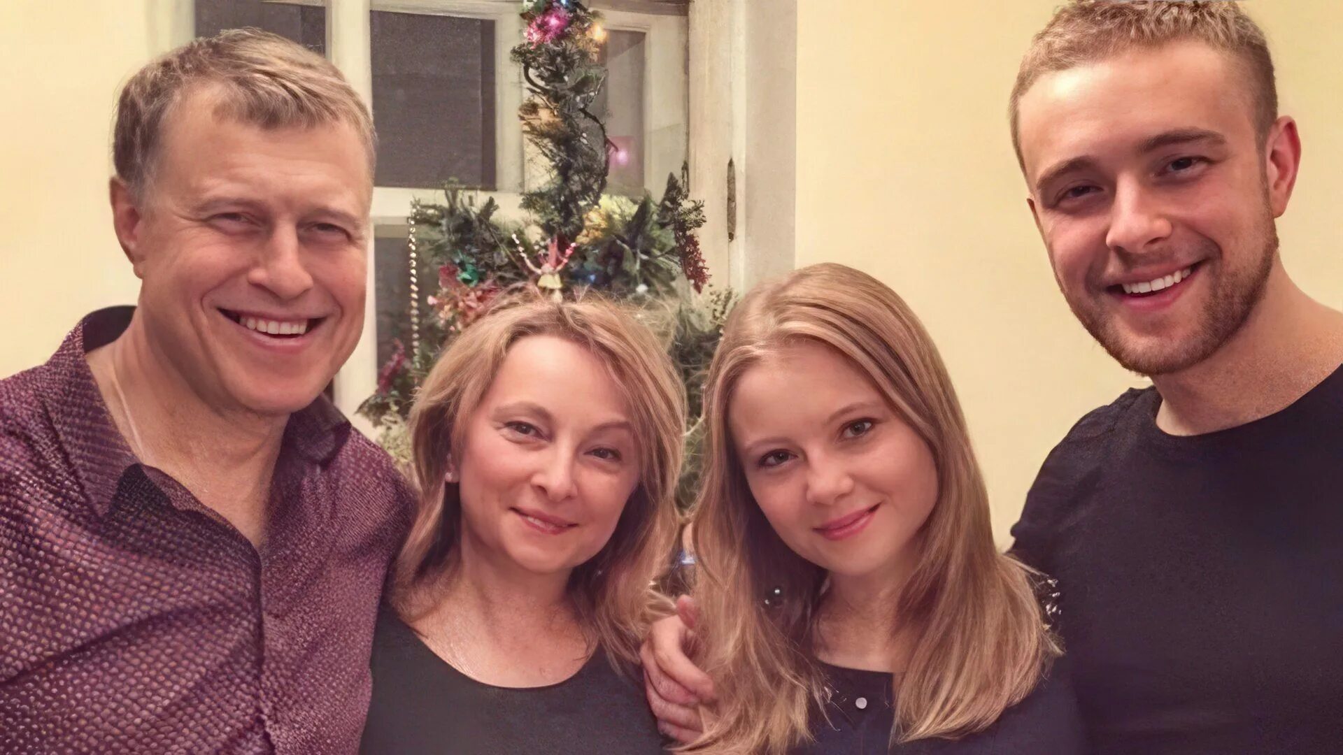 Родители егора крида. Семья егора булаткина. Родители крида фото. Отец егора крида биография. Отец егора крида биография.