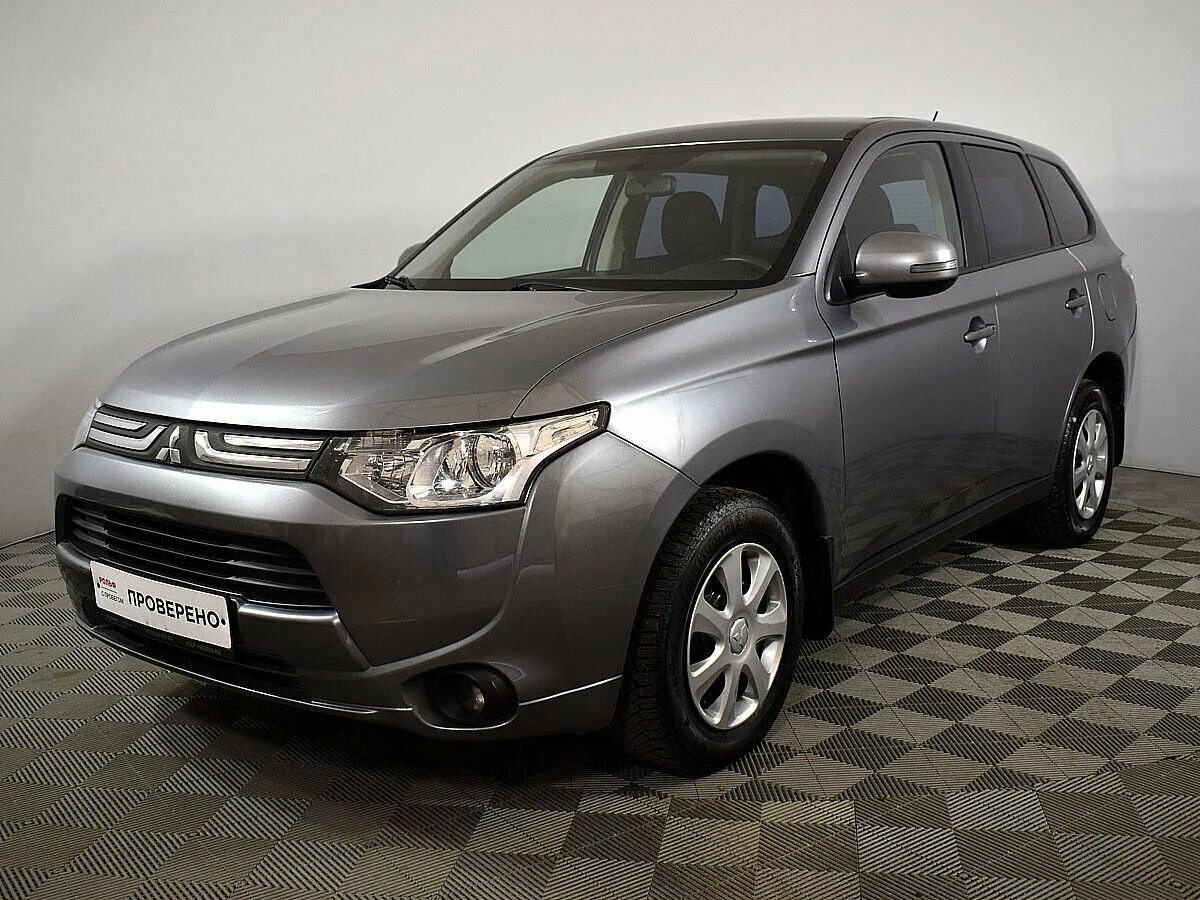 Mitsubishi outlander отзывы владельцев. Mitsubishi Outlander 2013. Митсубиси Аутлендер 2013 серый. Mitsubishi Outlander III (2012-2015). Мицубиси Аутлендер 2013.