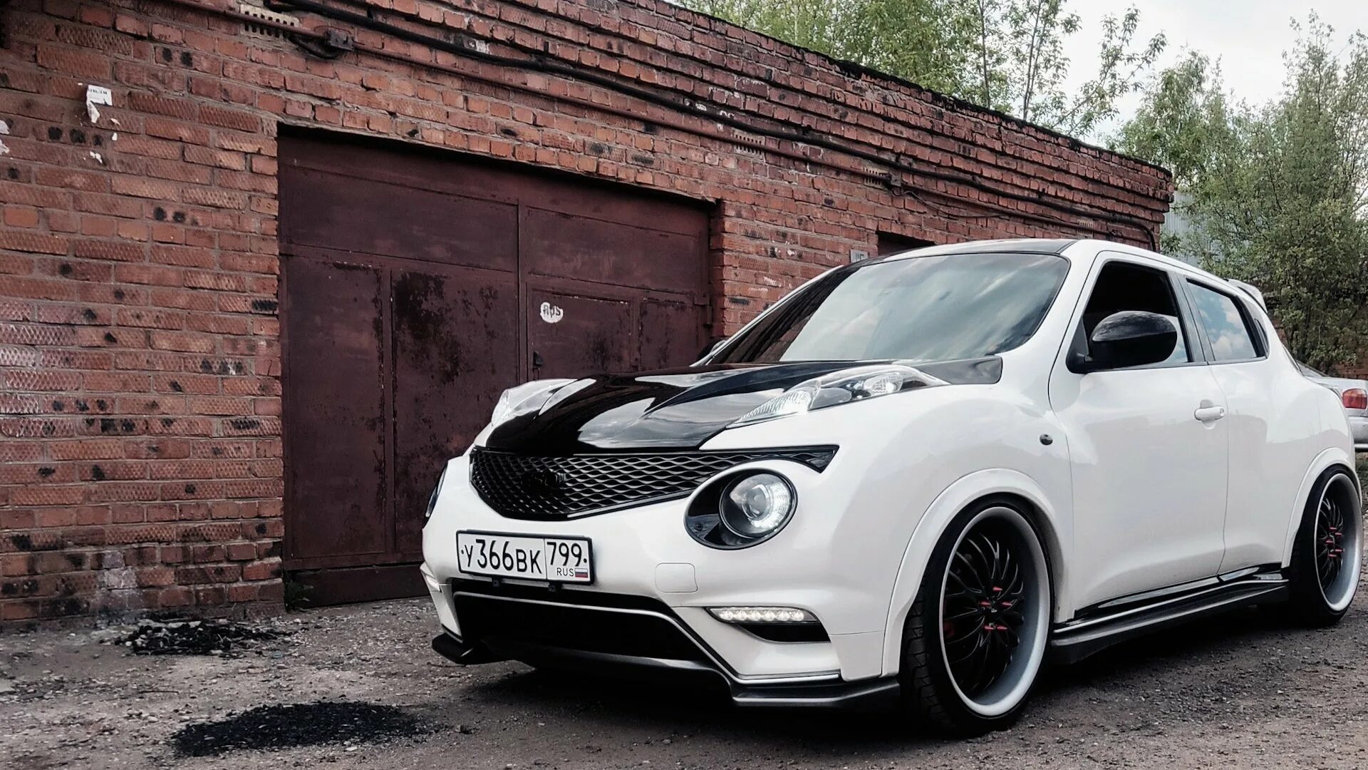 Обвес на Ниссан Жук 2013. Nissan Juke обвес. Nissan Juke Tuning. Nissan Juke 1.6 тюнинг. Жук тюнинг