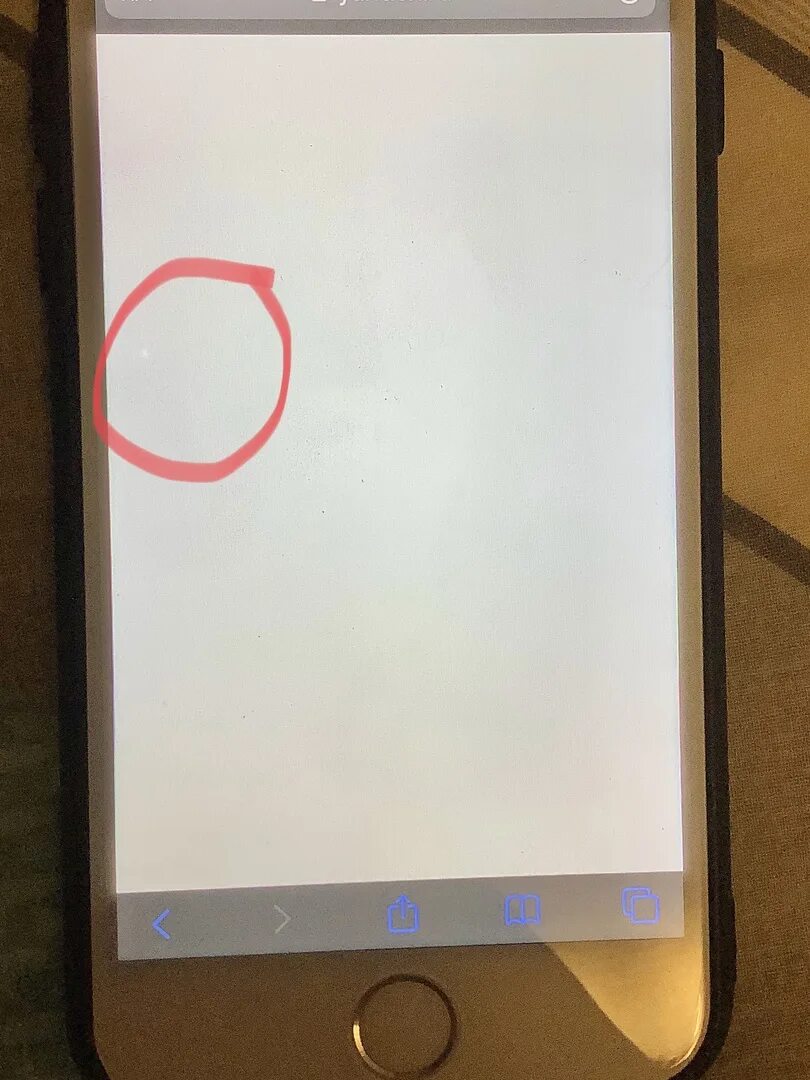 Пятно на экране айфона. Белая точка на экране айфона. Белое пятнышко на экране айфона. Тёмное пятно на экране айфона.