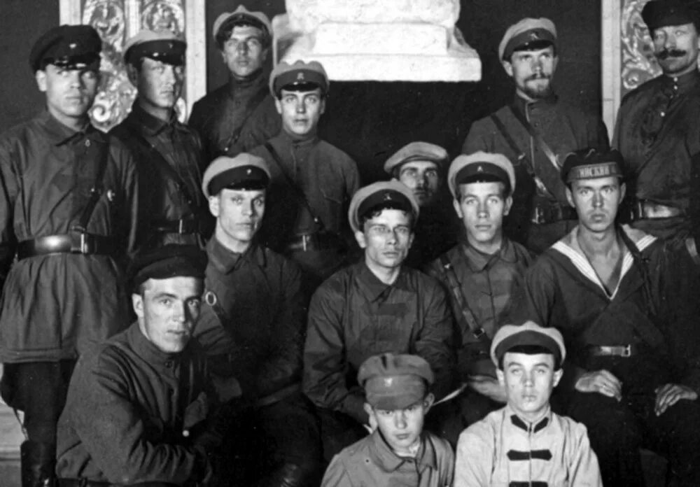 Число чекист. Молодые чекисты. чекисты фото. чекисты комиссары в россии 1920.
