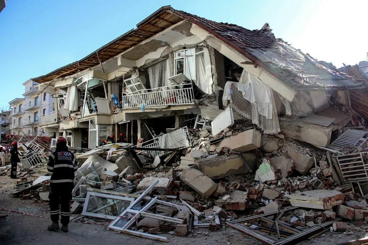 Когда будет сильное землетрясение. Измитское землетрясение 1999. Землетрясение в Турции январь 2020. Землетрясение в Турции 1999. Элязыг Турция землетрясение.