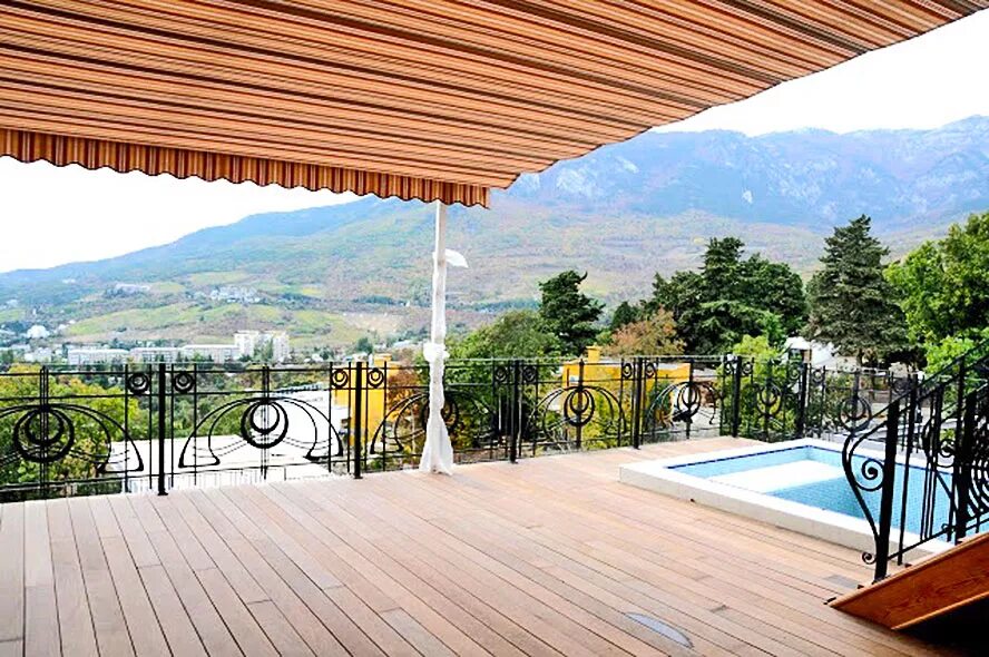 Ялта виноградная 20. Гостиница гурзуф крым. Гурзуф частный сектор. Гурзуф отели с бассейном. Лантерна гурзуф.