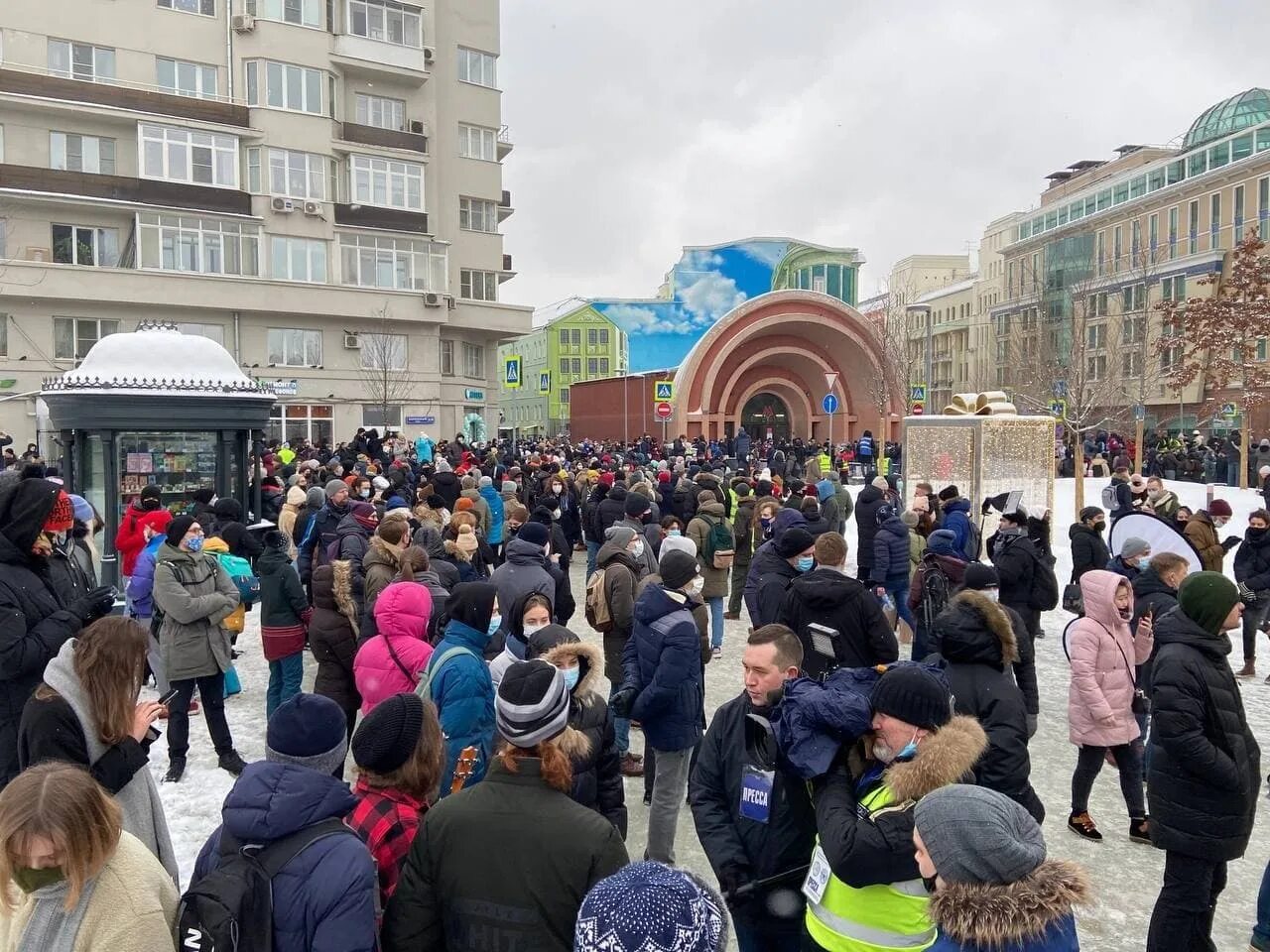 Новости россии 27. Митинг в Москве. Москва сегодня. Митинг в Москве на Сахарова. Митинг метро.