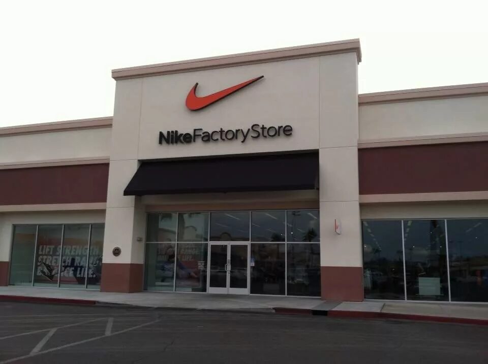 Factory outlet. Nike Factory Store Анталия. Nike Outlet Анталия. Анталия Naik аутлет Nike. Deepo Анталия Nike.