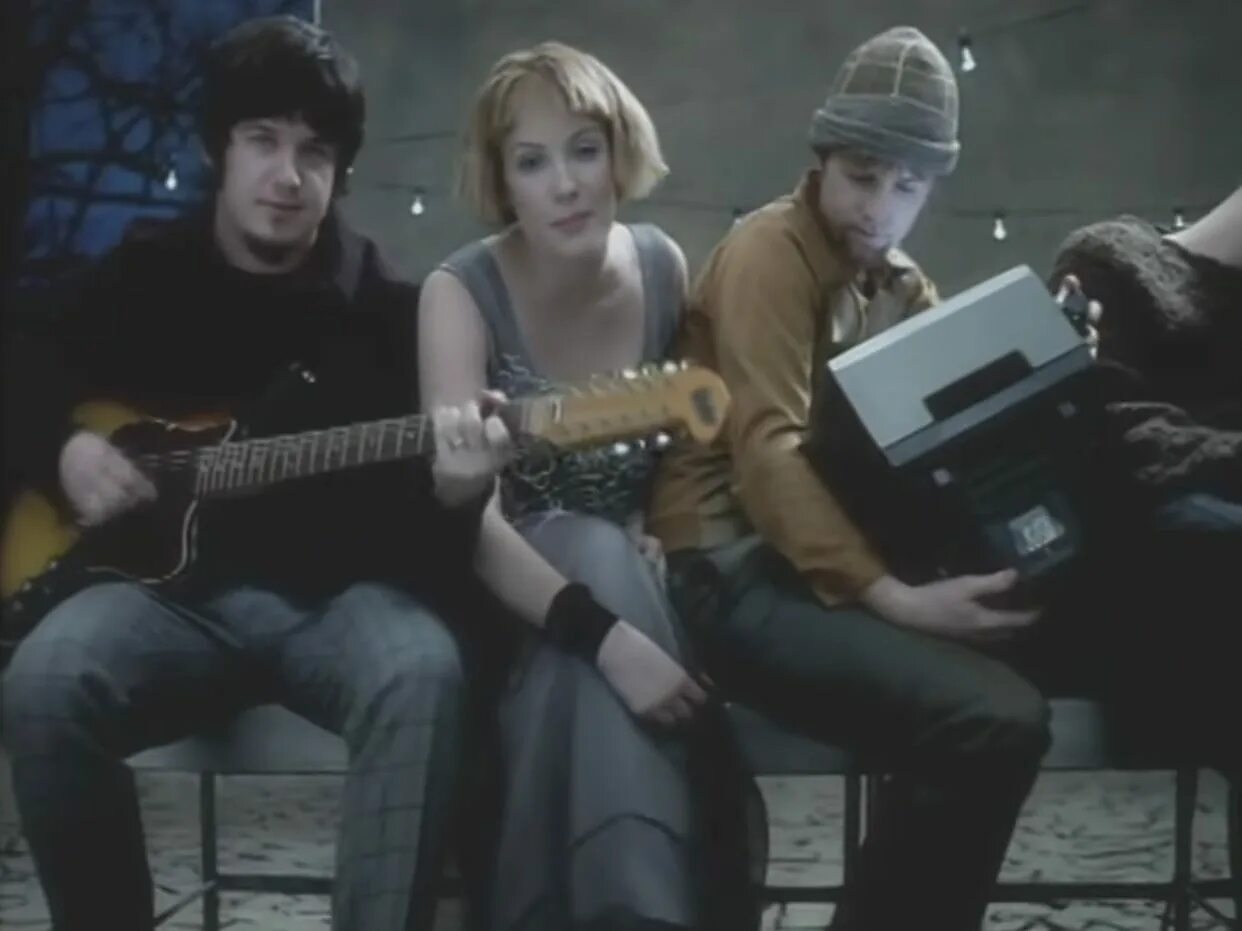 Kiss me sixpence. Sixpence none the Richer. Sixpence none the Richer американская рок-группа. Kiss me Sixpence none the Richer клип. Sixpence none the Richer the Fatherless and the Widow.