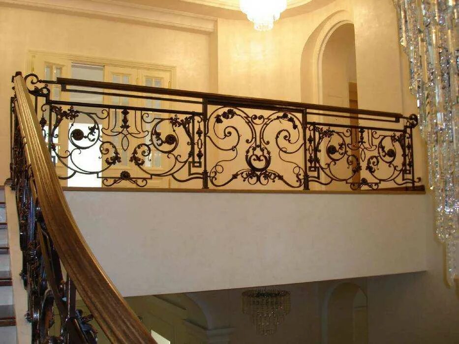 Кованые перила воронеж. Кованые перила ПГК-06. Красивые кованые перила для лестниц в доме. Ковка в итальянском стиле. Кованые лестничные перила в итальянском стиле.