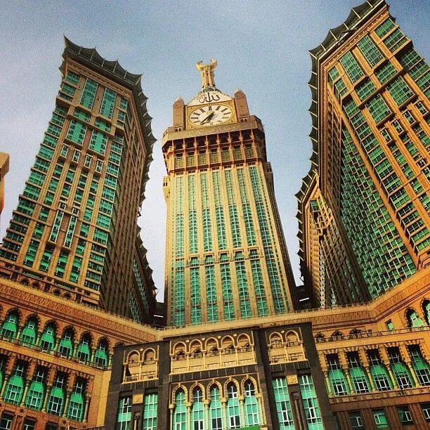 Fairmont Hotel Мекка. Часовая башня Абрадж Аль-Бейт. Makkah Royal Clock Tower. Гостиница Clock Tower Мекка.