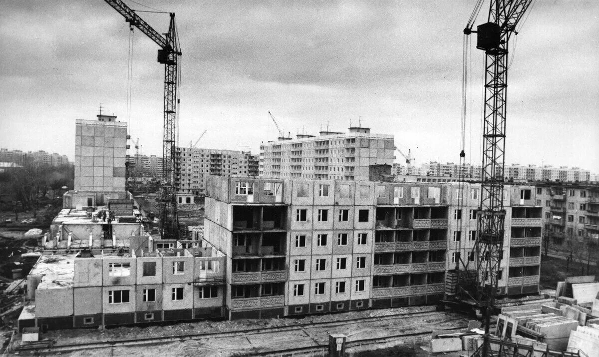 Сенная площадь 1990. Строительство в 90 годы. Крылатское 1988. Кемерово в 90. Обнинск в 90 е годы.