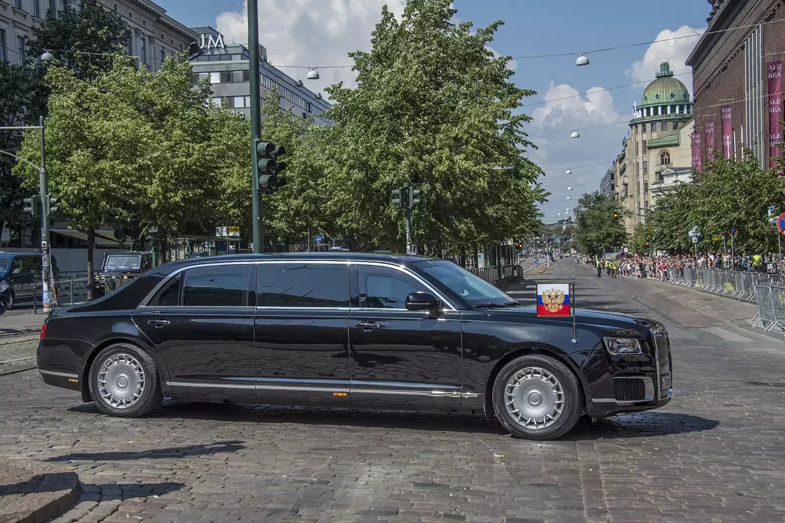 Лимузин aurus senat l700. Аурус сенат. Aurus лимузин. Лимузин senat l700. Аурус сенат лимузин.