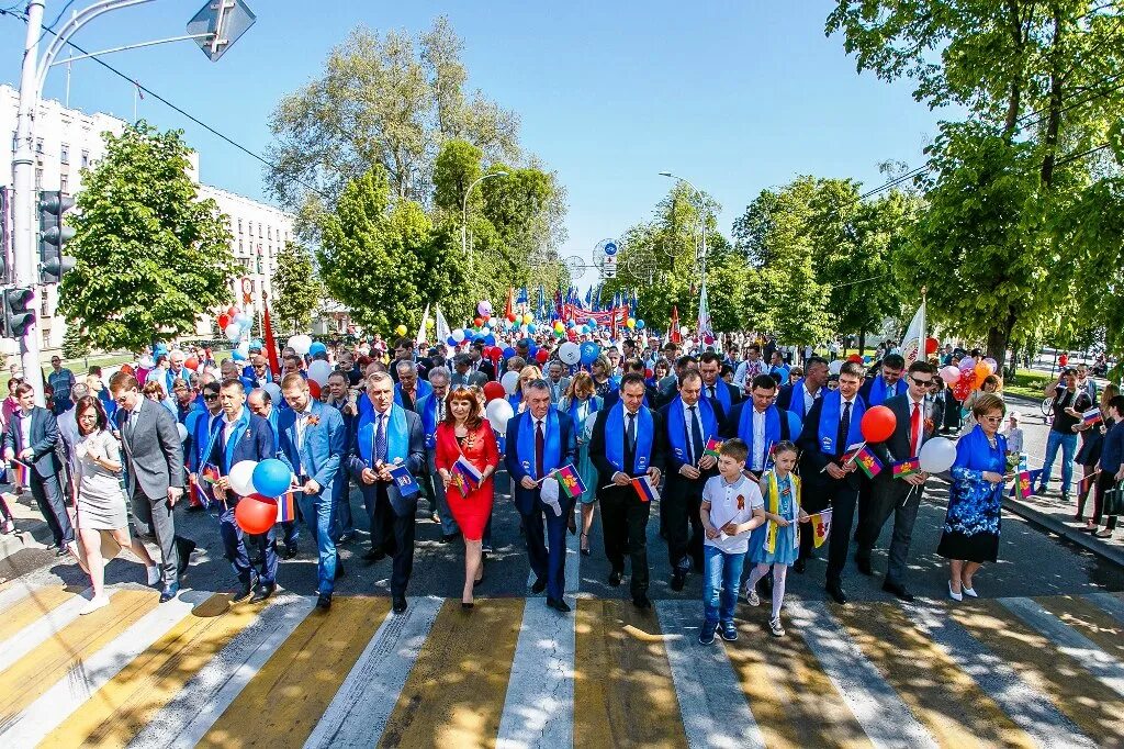 Прошел праздник 1 мая. Демонстрация 1 мая. Празднование 1 мая. 1 Мая в России. Первое мая Краснодар.