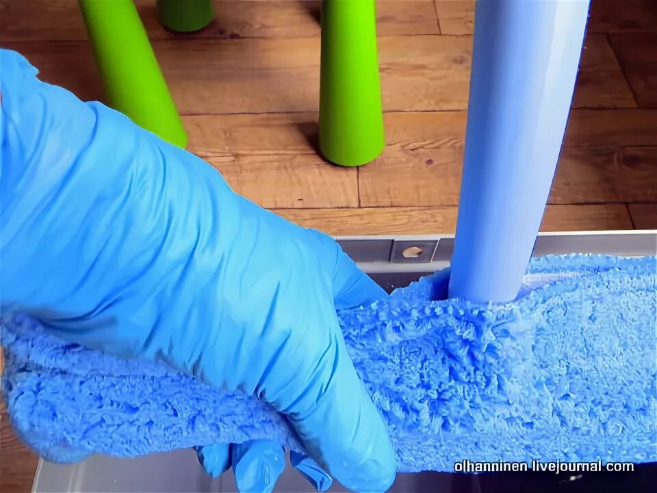 Моп для швабры leifheit profi xl 42артикул55025. Выжимание тряпки. Вытирать пыль с мебели. Мытье кухонных шкафчиков. Тряпку снял.