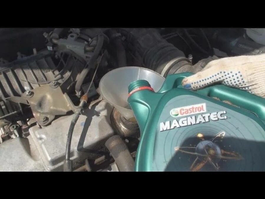 Масло в кпп ваз 2112. Масляное двигатель для ваз 2112. Масло на ваз 2110. Масло в двигатель 2112 16 клапанов. Масляные каналы гбц ваз 2112 16 клапанов.