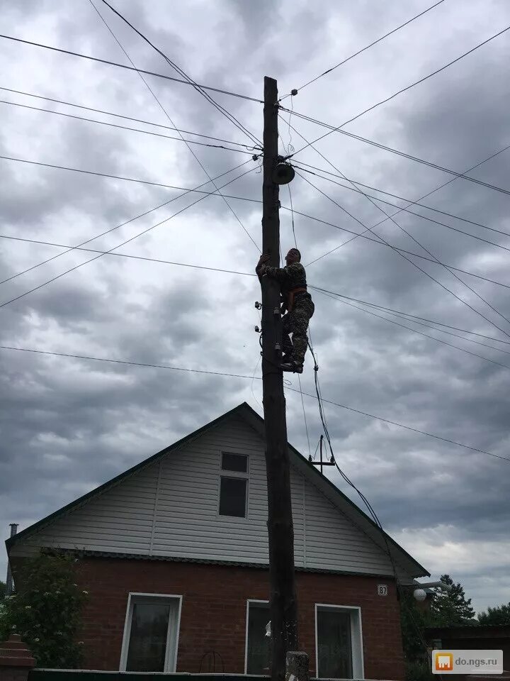 Электричество в доме. Подключить электричество от столба. Подключить электричество от столба. Переход с сип на ввг на фасаде. Подключить электричество от столба.