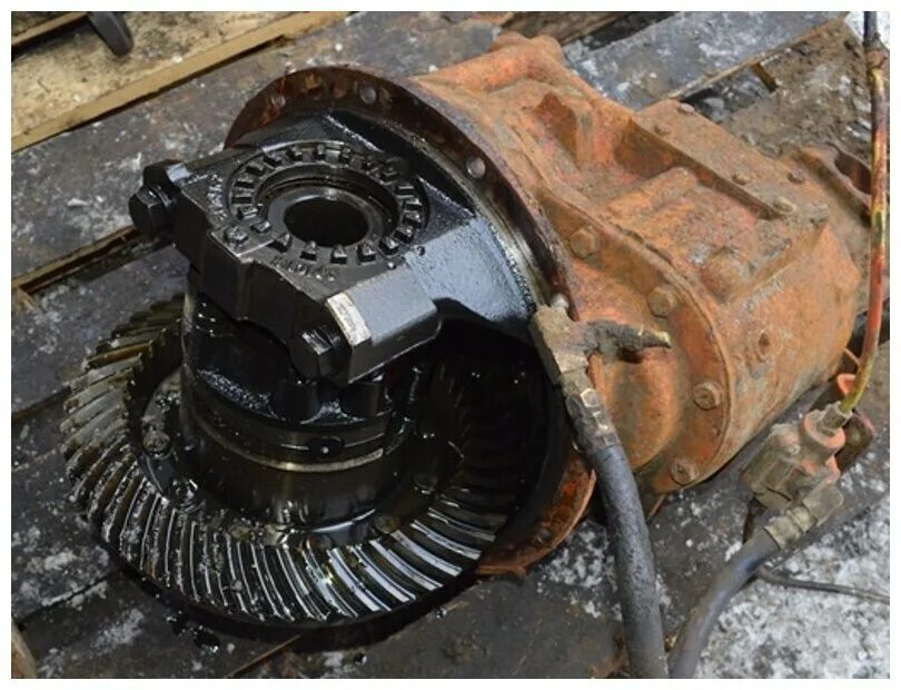 редуктор проходной. редуктор среднего моста скания rbp835. Iveco trakker задний мост. скания rbp 835. редуктор рено керакс.