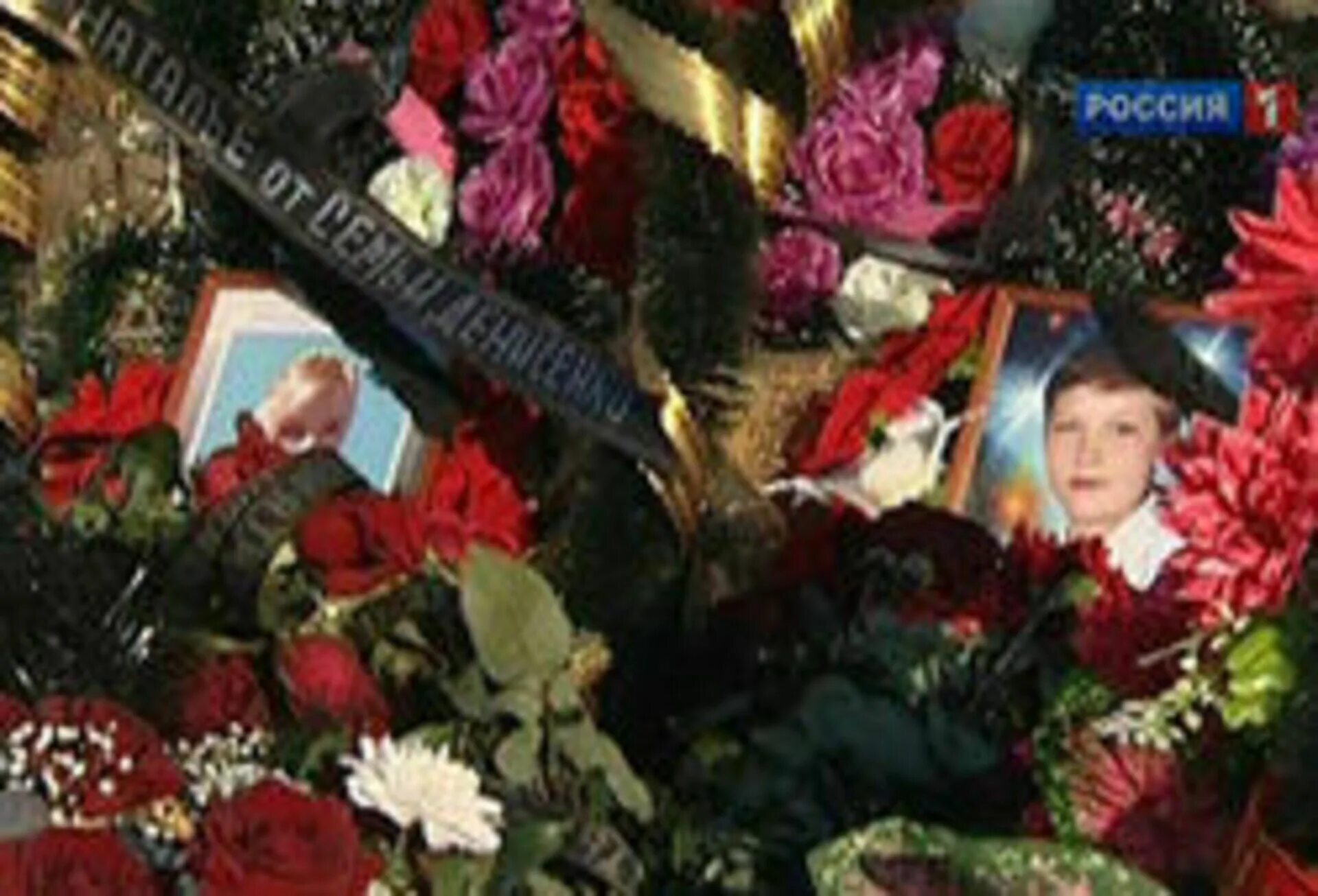 Трагедия в станице Кущевская Кущевской 2010. Похороны 12 жертв в станице Кущевской.