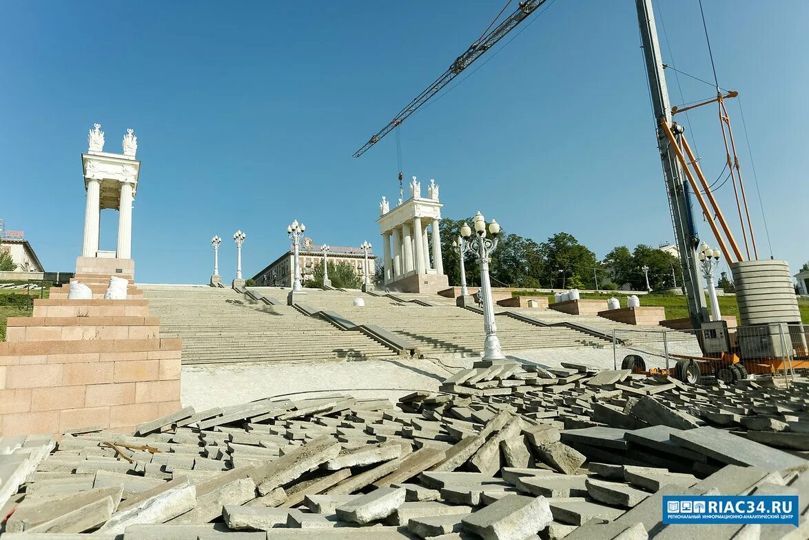 Волгоград ремонт можно. Набережная 62-й армии. Реконструкция центральной набережной Волгограда. Набережная Волгоград до реконструкции. Волгоград Центральный район набережная 62 армии.