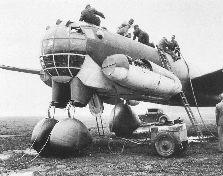Arado ar-234 b-2. Ил-28 со стреловидным крылом. Ил-46 бомбардировщик. Первые реактивные бомбардировщики. Первые реактивные бомбардировщики.