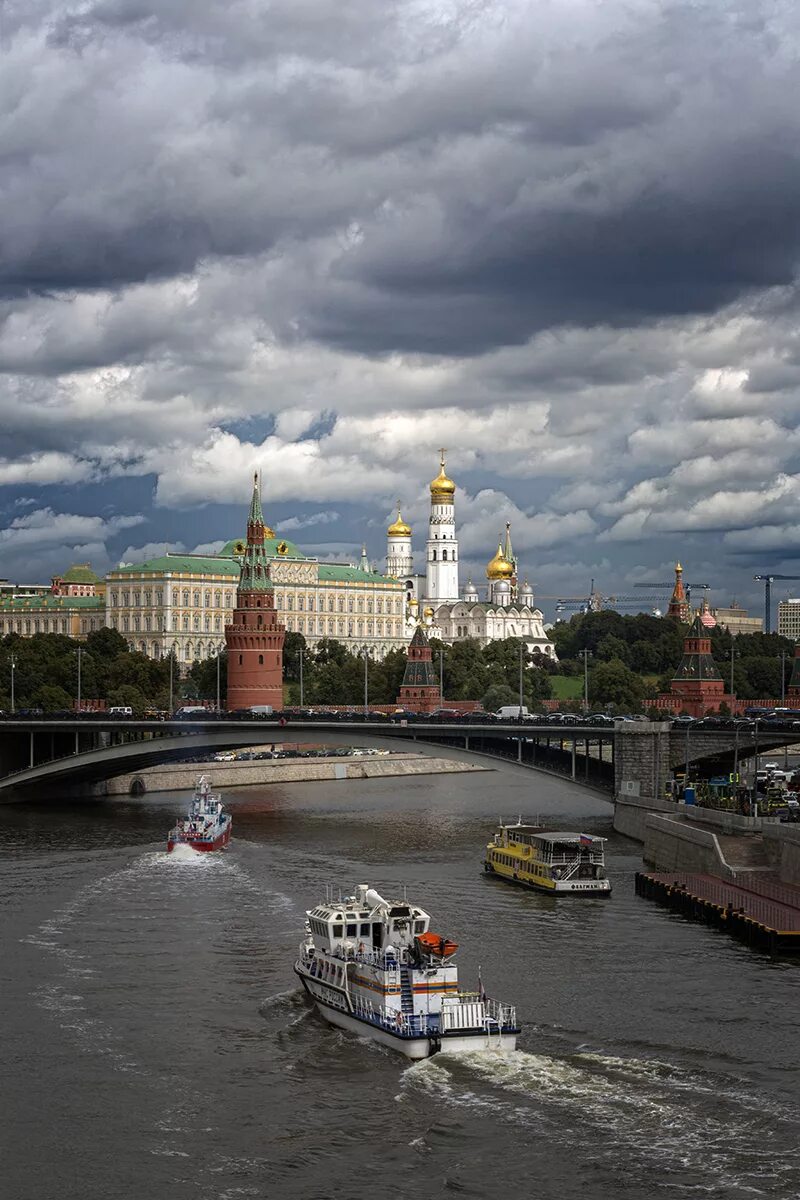 Реки Москвы. Москва река Яуза Кремль. Вид на Кремль с Москва реки. Moscow Reka река. Город москва город московский отзывы